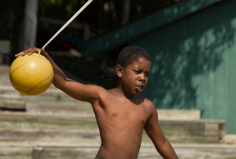 Niño Jugando Campamento Estados Unidos